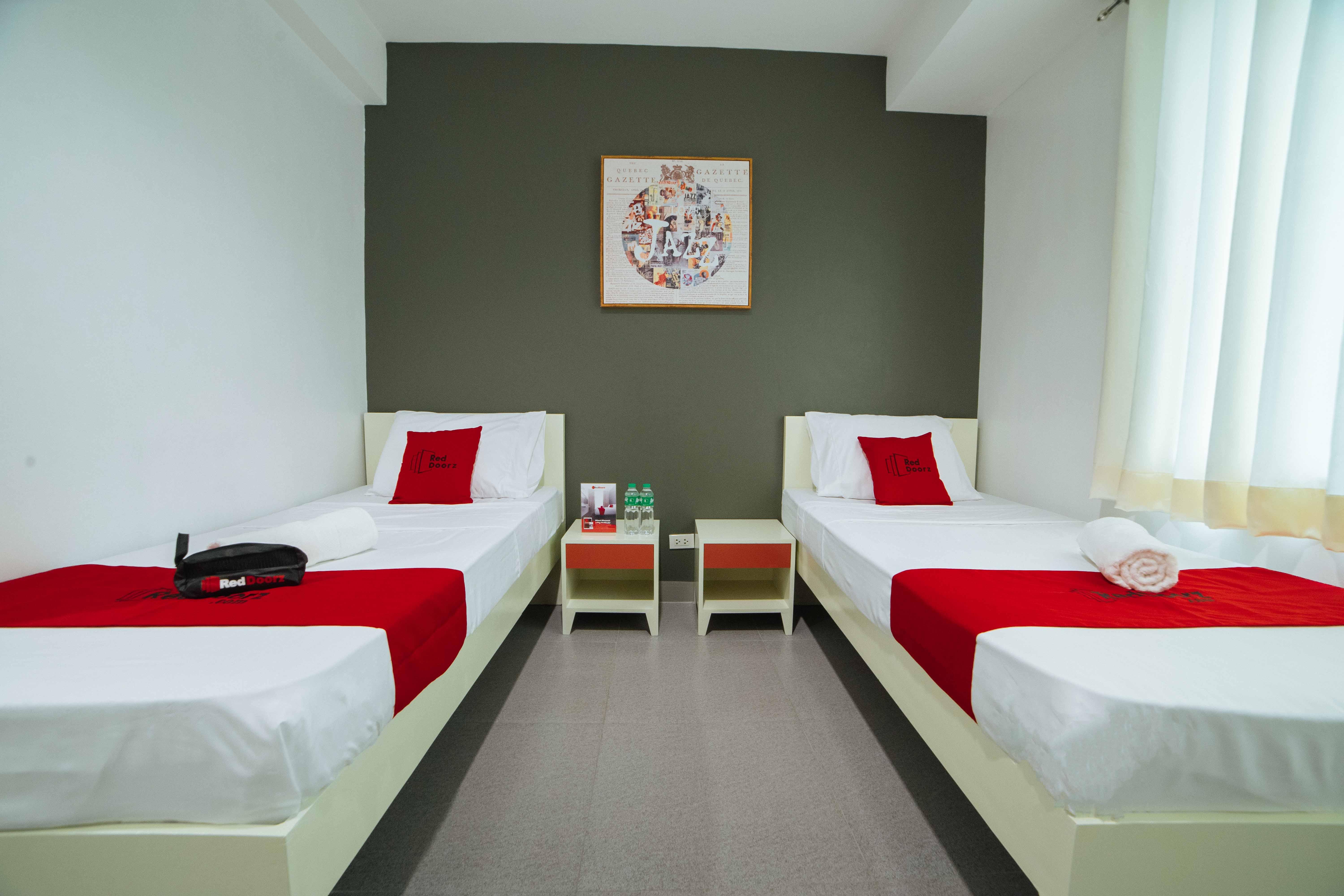 Reddoorz Plus @ Roxas Street Davao Exterior photo