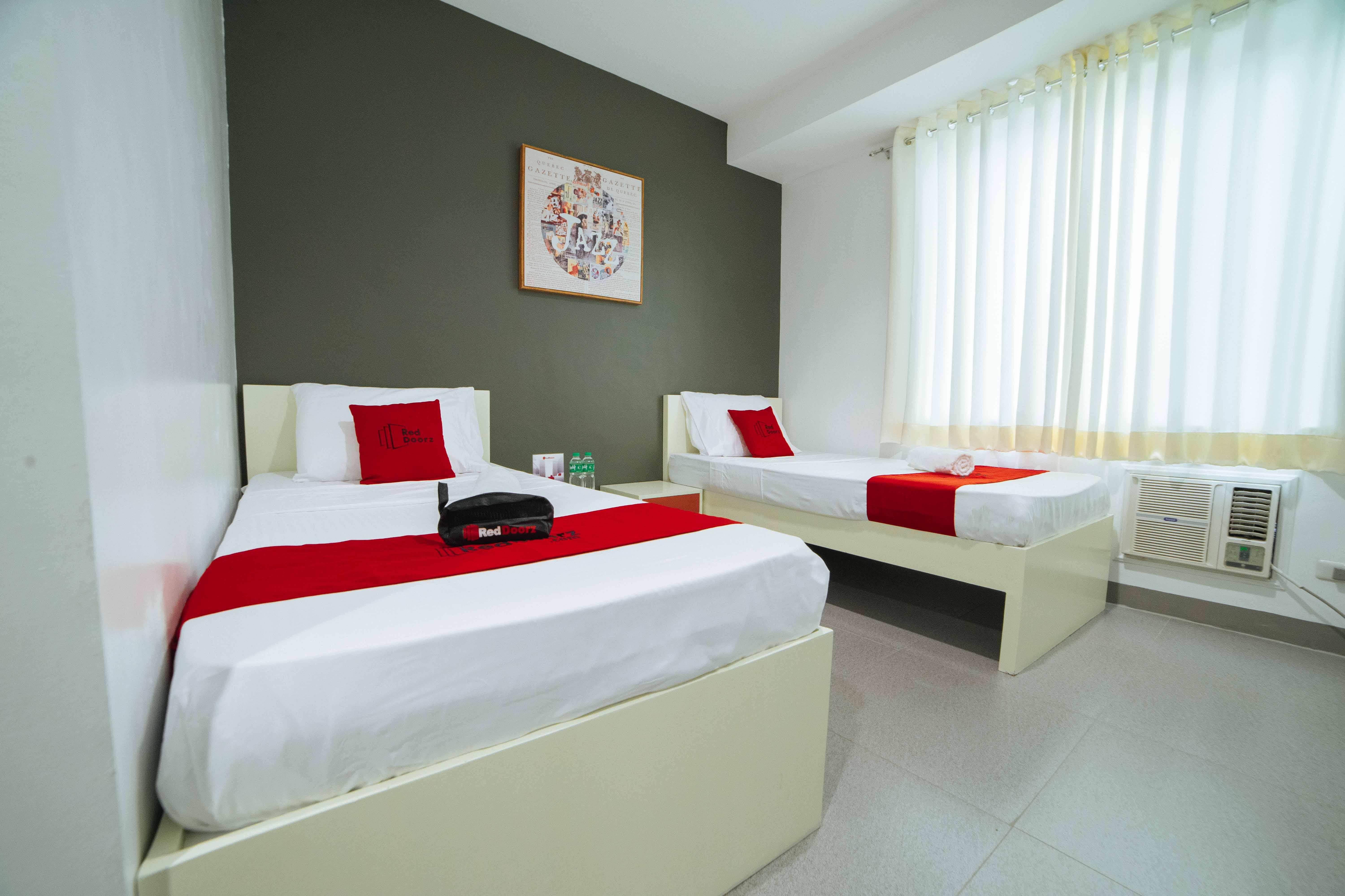 Reddoorz Plus @ Roxas Street Davao Exterior photo