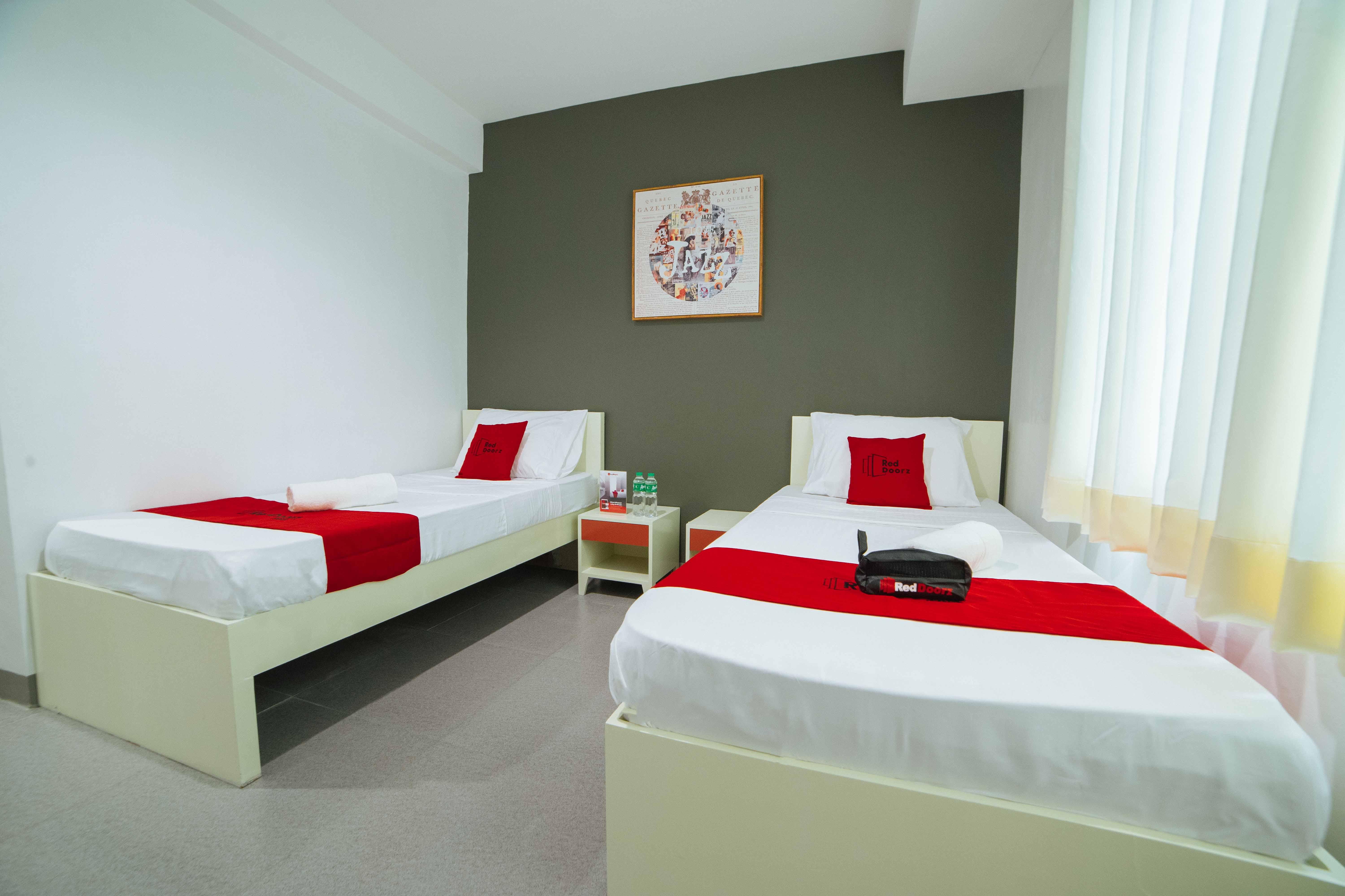 Reddoorz Plus @ Roxas Street Davao Exterior photo