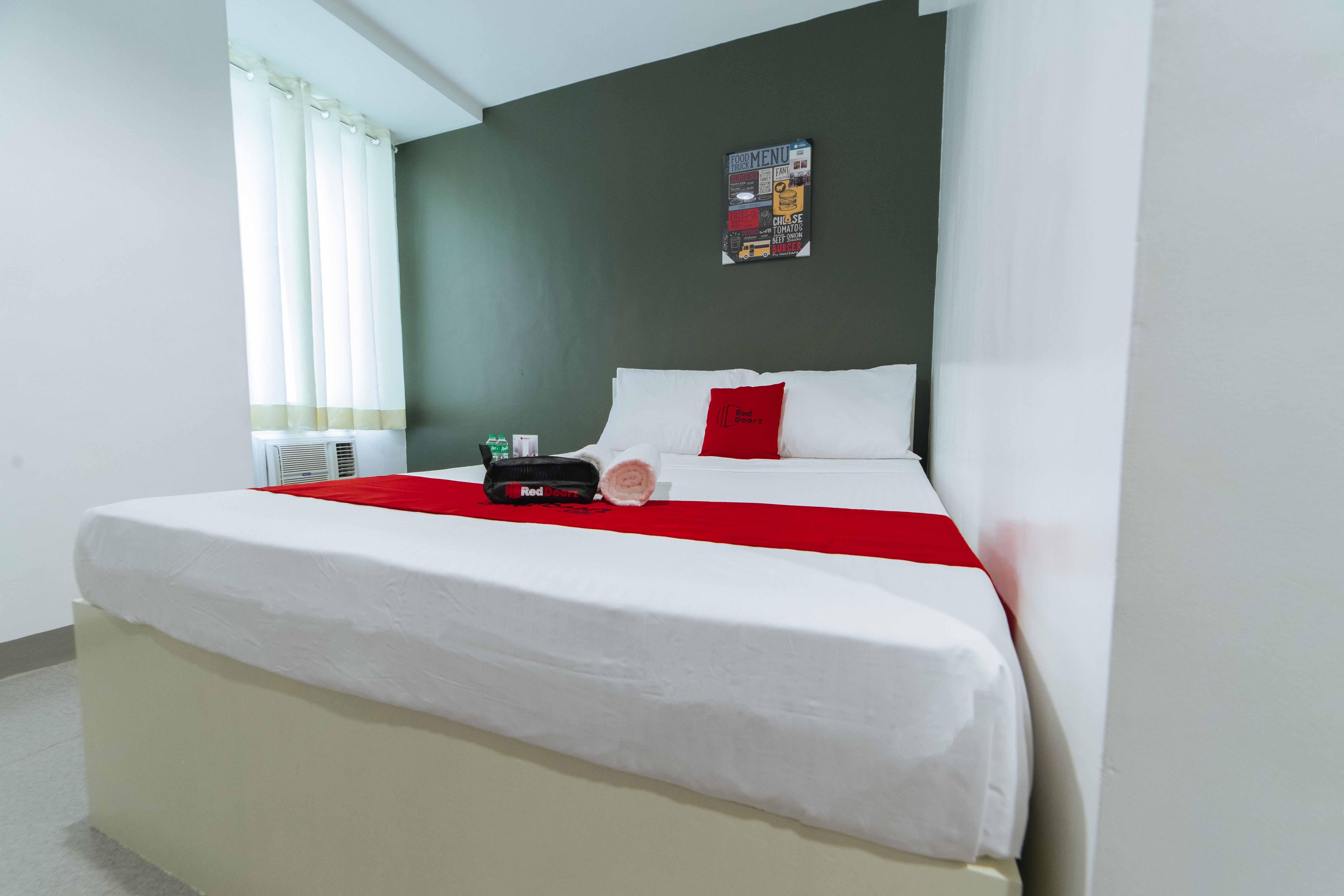 Reddoorz Plus @ Roxas Street Davao Exterior photo