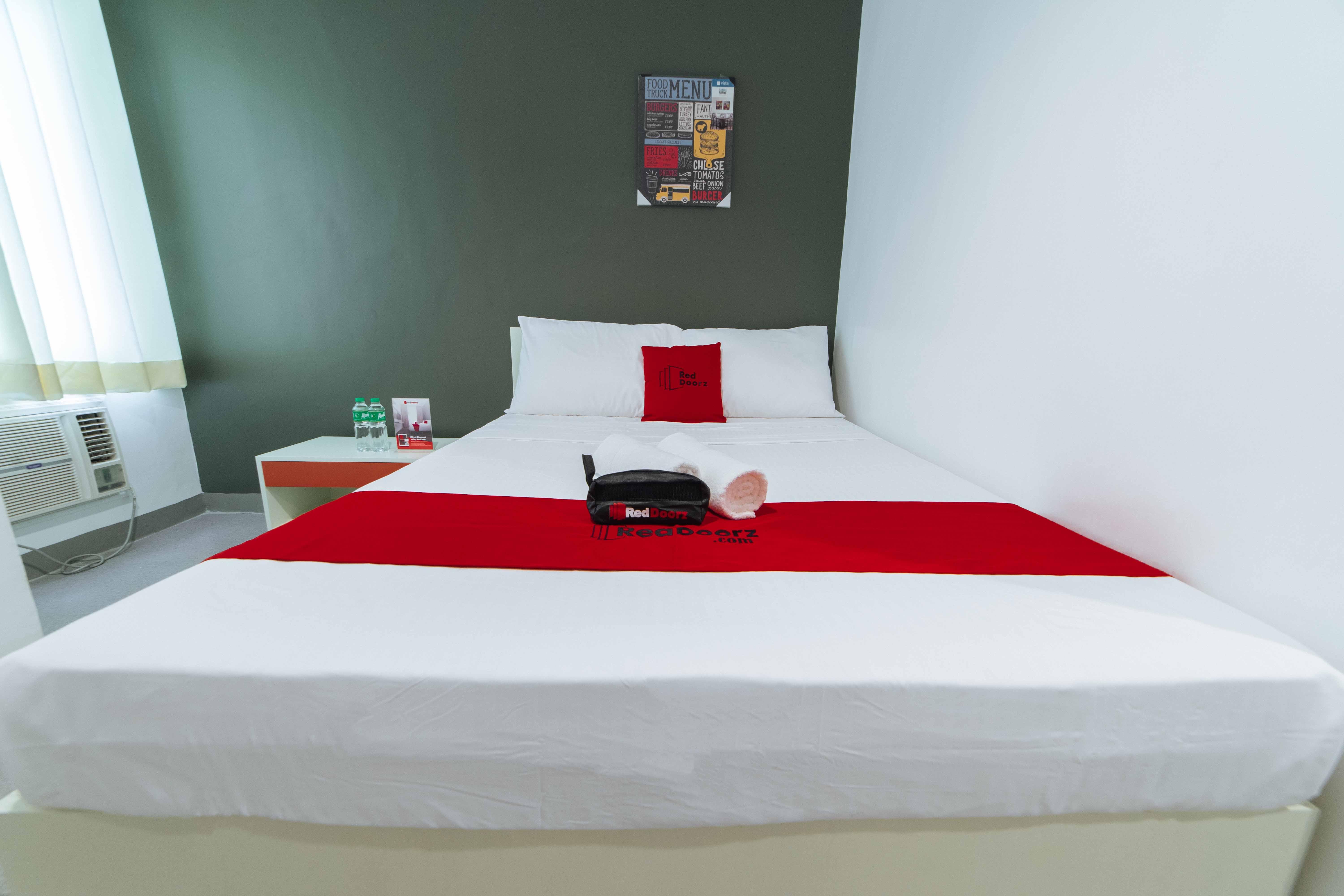 Reddoorz Plus @ Roxas Street Davao Exterior photo