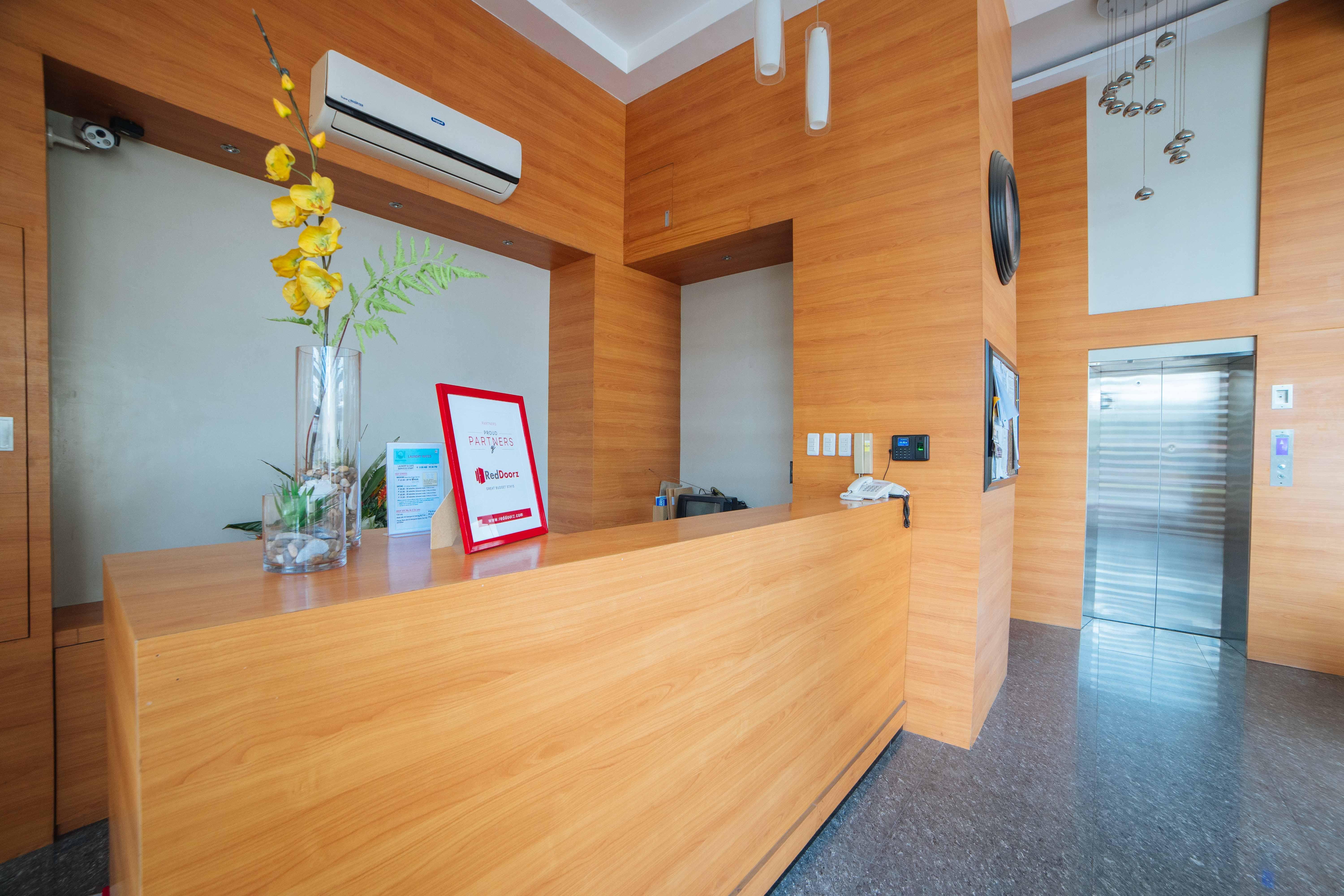 Reddoorz Plus @ Roxas Street Davao Exterior photo