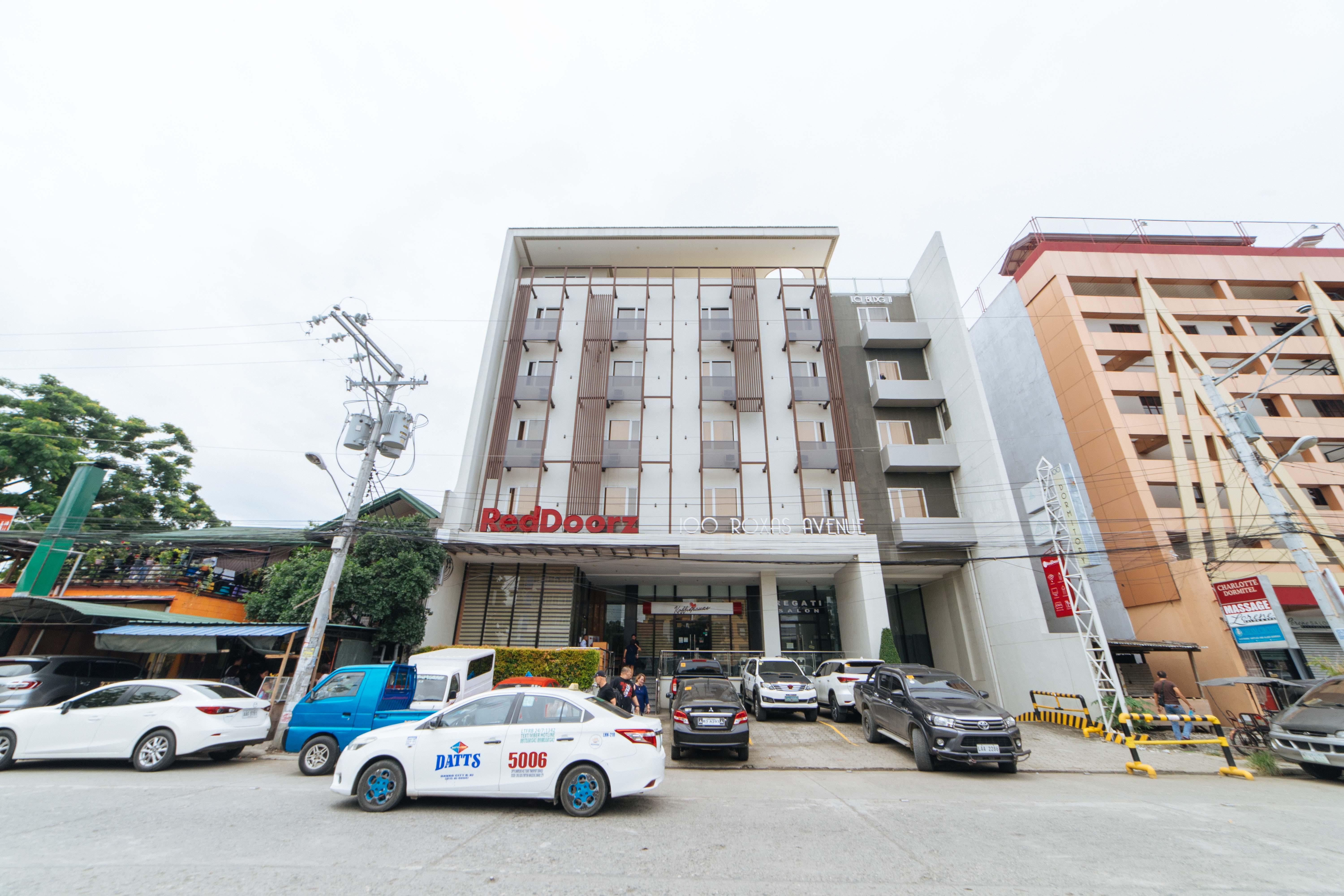 Reddoorz Plus @ Roxas Street Davao Exterior photo