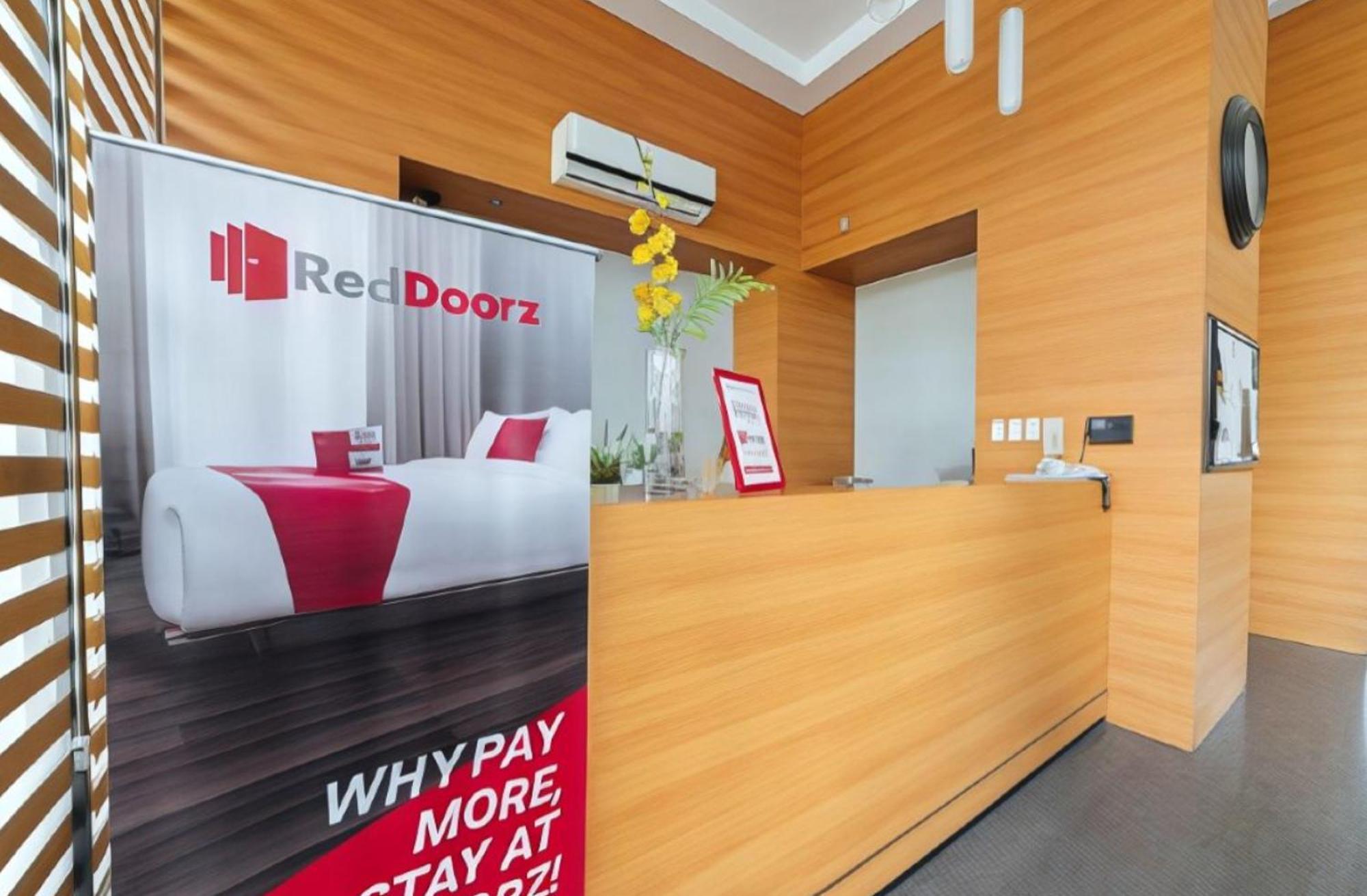 Reddoorz Plus @ Roxas Street Davao Exterior photo