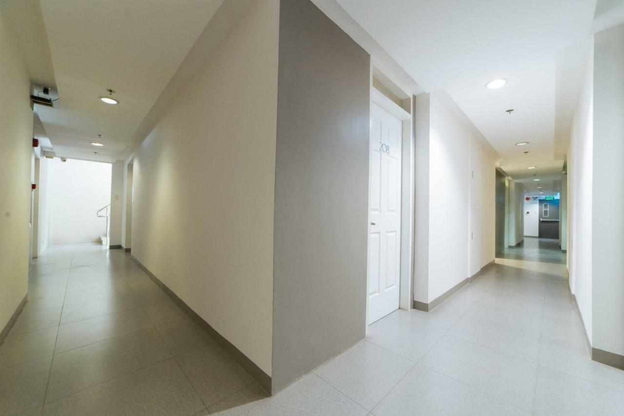 Reddoorz Plus @ Roxas Street Davao Exterior photo