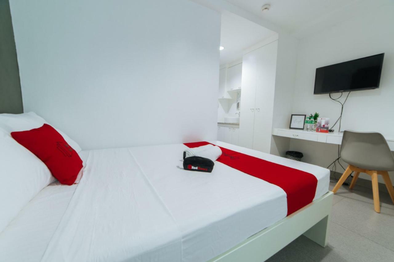Reddoorz Plus @ Roxas Street Davao Exterior photo