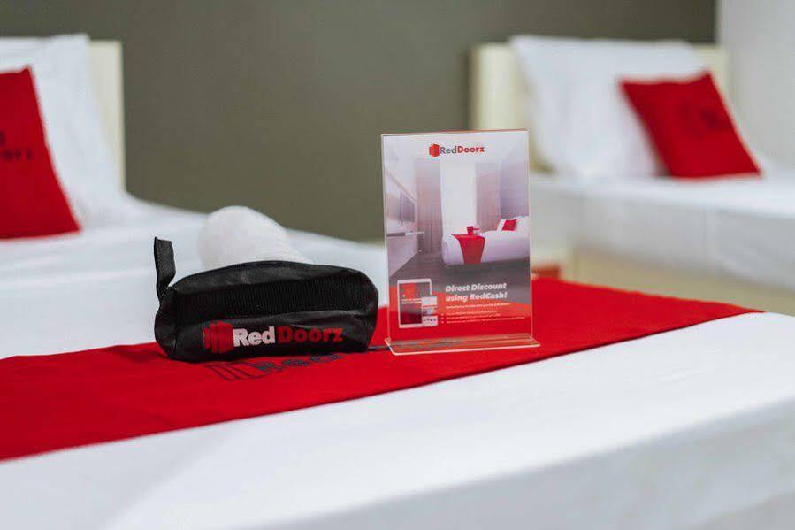 Reddoorz Plus @ Roxas Street Davao Exterior photo