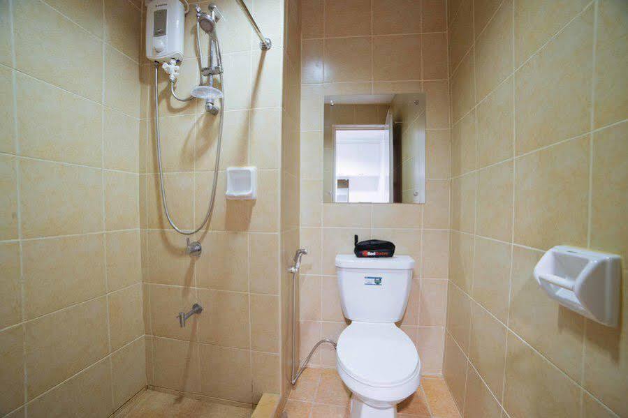 Reddoorz Plus @ Roxas Street Davao Exterior photo